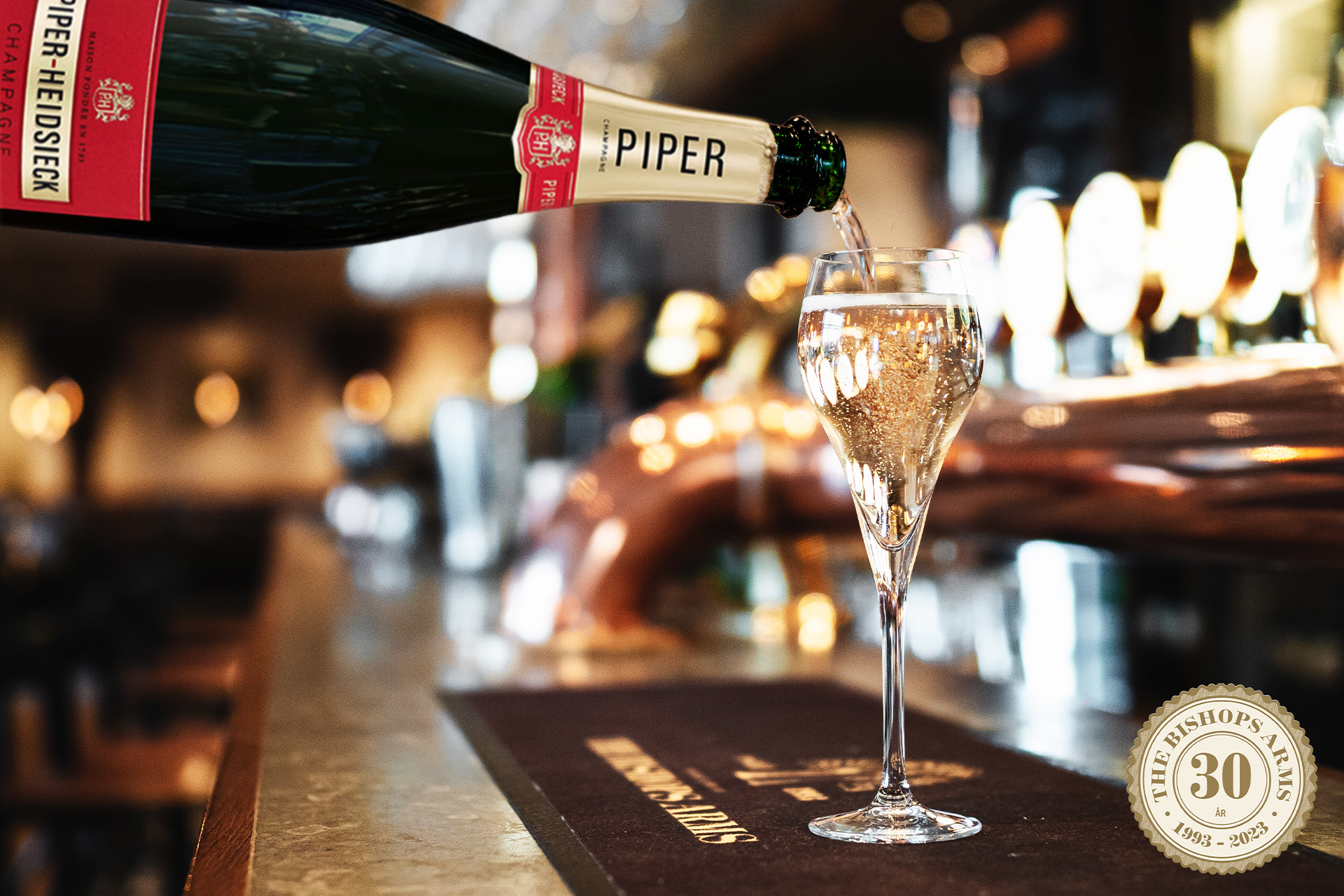 Vi fyller 30-år och det firar vi med Champagne!